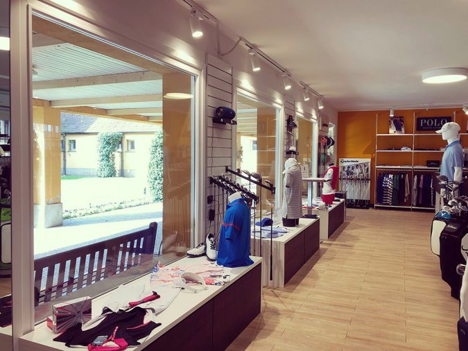 arredamento negozio abbigliamento sportivo golf club castelconturbia pro shop (4)